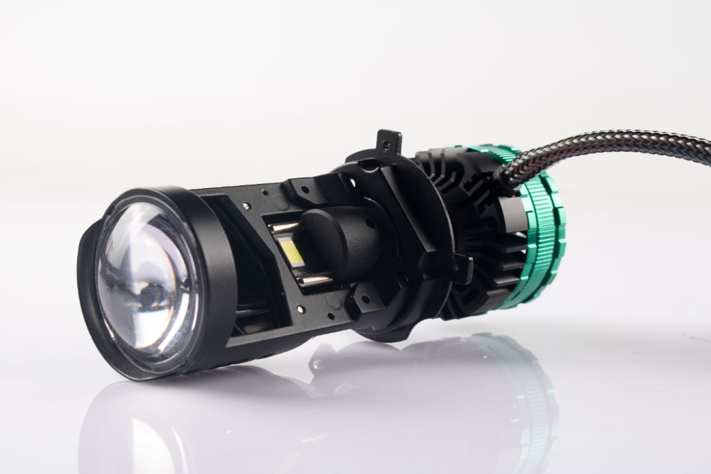 Xenplus P22 6000K High Brightness LED Headlight H4 IP68 Waterproof 45000LM 200W Universal Fit for Cars & Motorcycles 1 Year